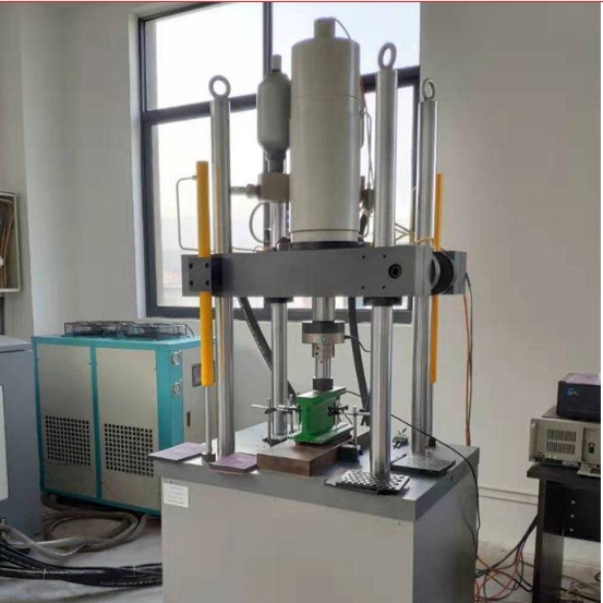 1695266116171444.png 6驅(qū)動(dòng)車(chē)橋疲勞試驗(yàn)機(jī).png